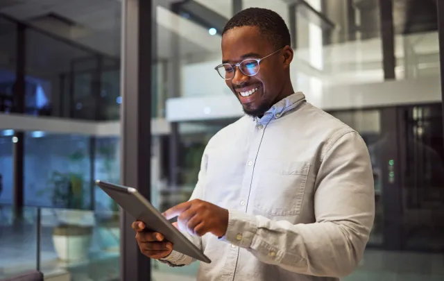 man-tablet-innovation-analytics