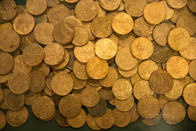 Exchanging Cash for Digital Currency - Image 1